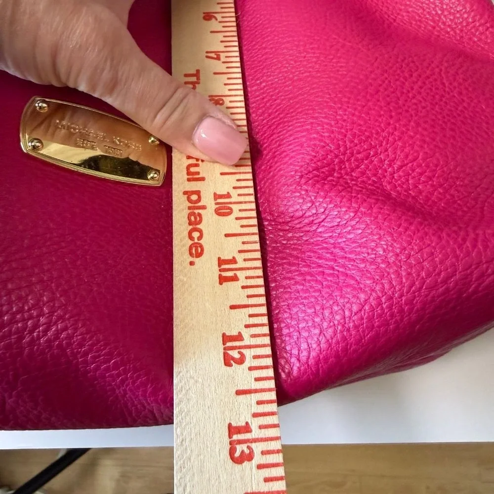 RARE Michael Kors Fuchsia Pebbled Leather Chain Hobo Shoulder Bag Gold Hardware